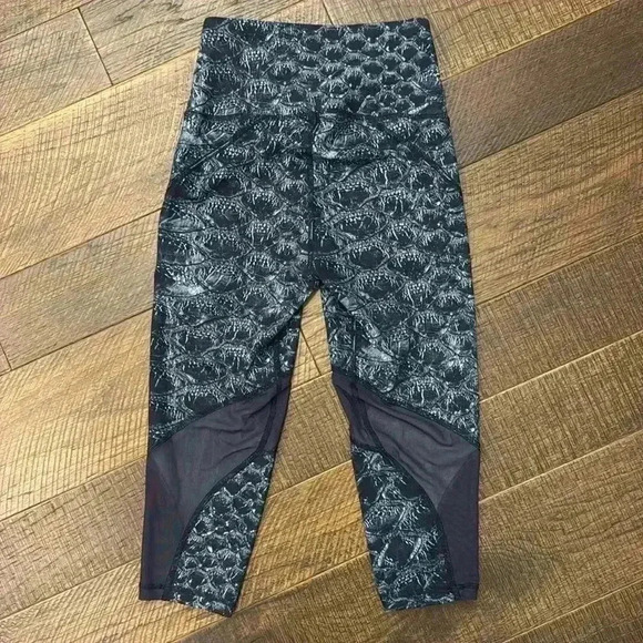 Varley 17” Cropped Leggings - Picture 7 of 9